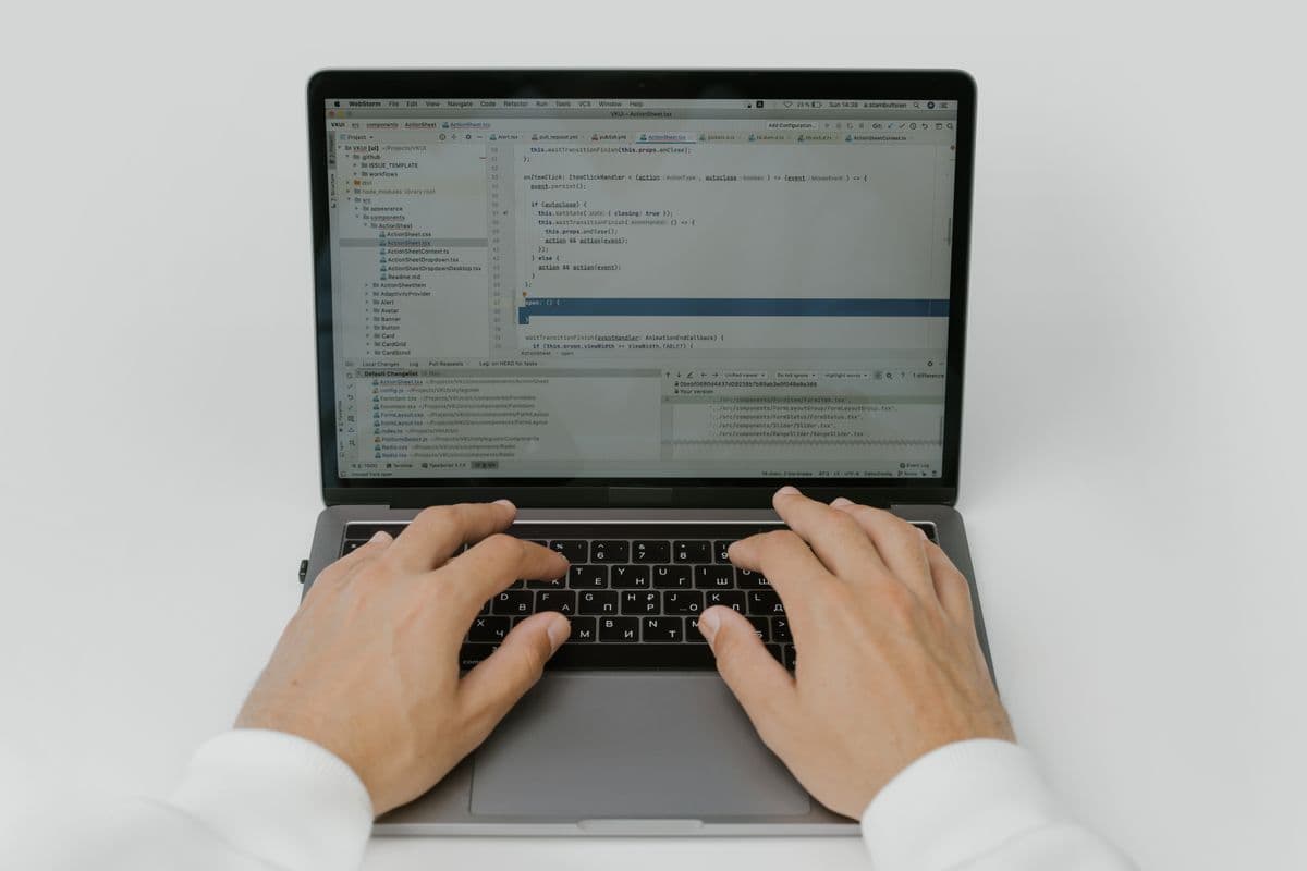 Don't Waste Time Choosing the Wrong Career in 2026: AI Engineer vs Machine Learning Engineer